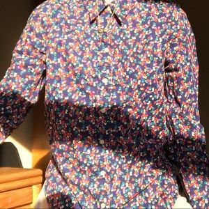 GAP Button up floral spring blouse